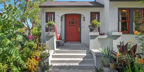 1376 Versailles Ave