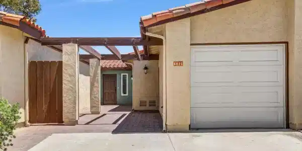 6821 Fashion Hills Blvd