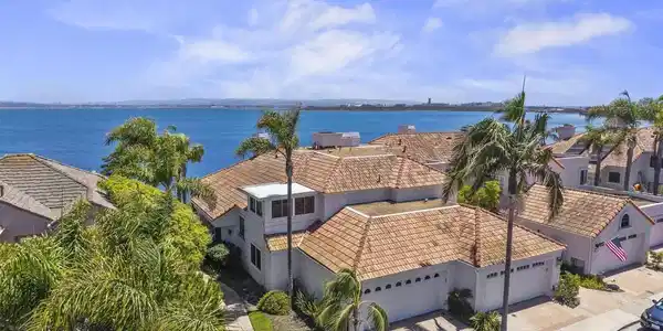 3 Aruba Bnd