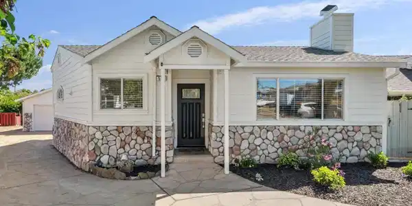 577 Dorothy Ln