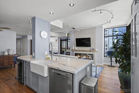 700 W E Street