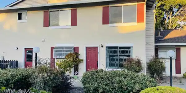 2585 El Portal Dr