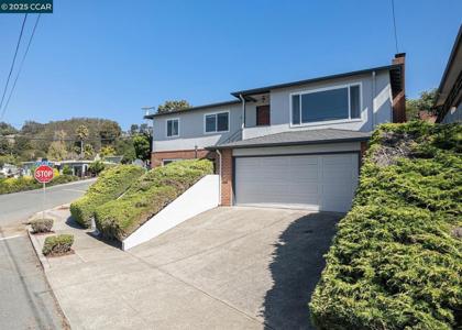 876 Balra Dr