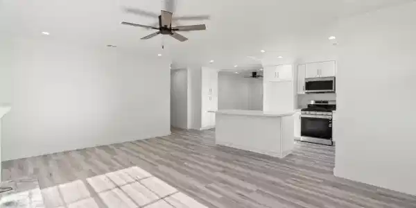 60 Riverside Ct
