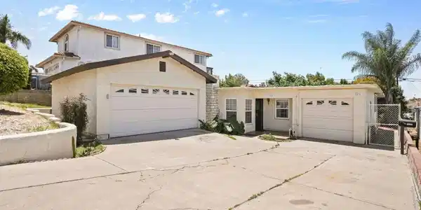 2436 38 Reo Dr.