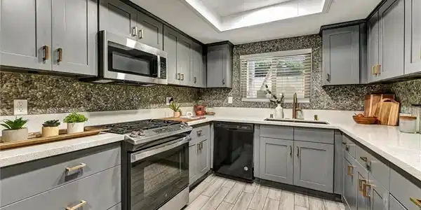 2101 E 21st