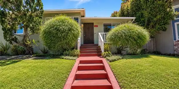 3289 Inglewood Boulevard
