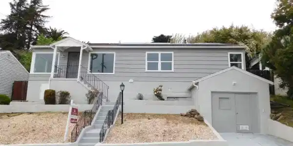15976 Carolyn St