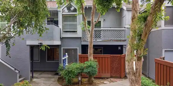 4664 Devonshire Cmn