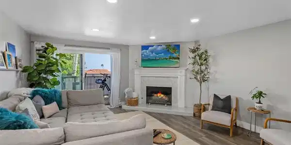 2501 S El Camino Real