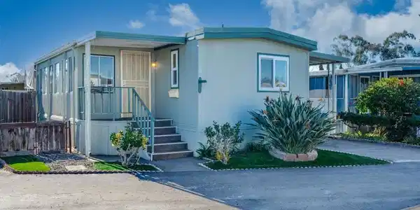 6460 Convoy Ct