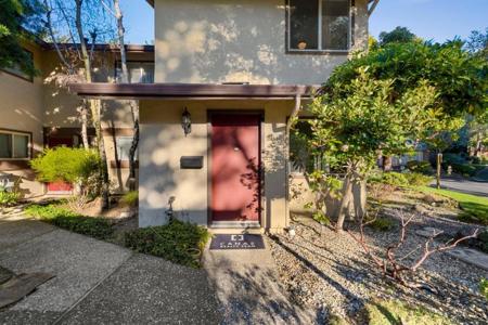 1055 Oddstad Boulevard