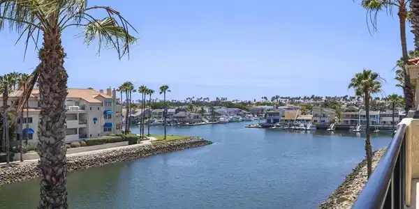 1737 Emerald Isle Way