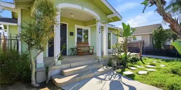 1074 Vina Avenue