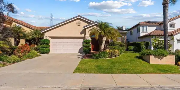 2916 Avenida Valera