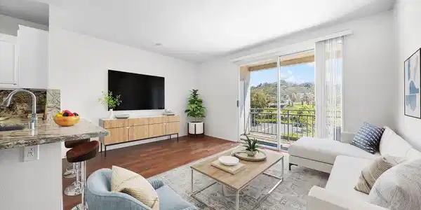 2150 Camino De La Reina