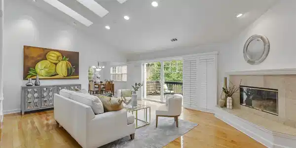 1215 Alvarado Rd