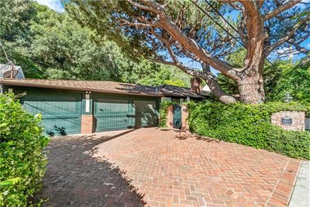 1821 Mandeville Canyon