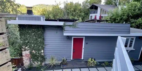 89 Frustuck Avenue