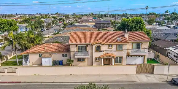 5176 W 134th Place