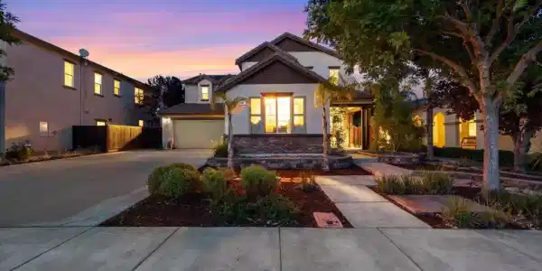 738 Solitude Dr
