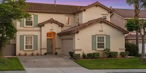 6021 Paseo Carreta