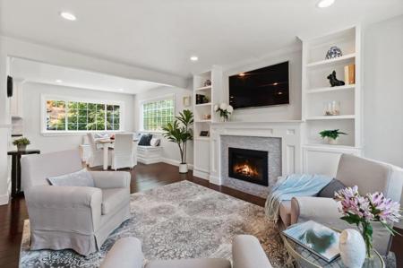 330 Avenue Portola