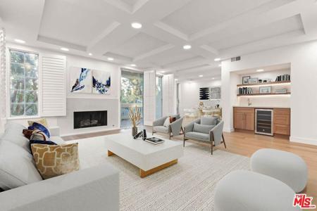 4338 Redwood Avenue