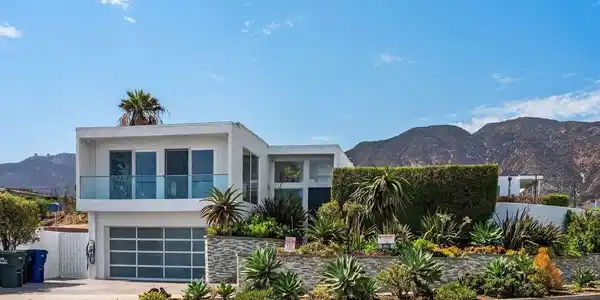 3831 Surfwood Road