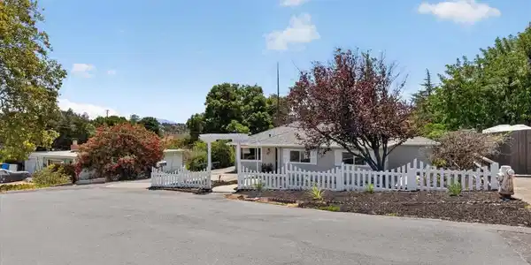 12 Morello Heights Dr