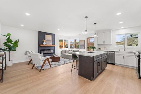 215 San Bernardino Ct