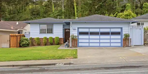 2821 Oakmont Drive