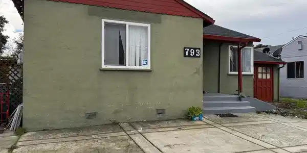 793 E LEWELLING