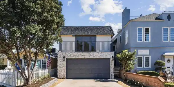 713 D AVE