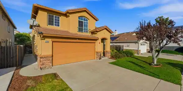 32762 Folklore Loop