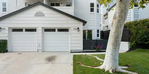 976 Sapphire Street