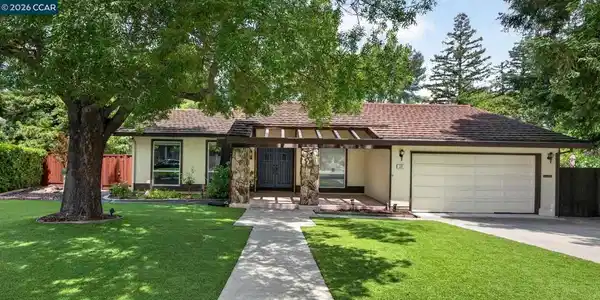 10 Edie Ct