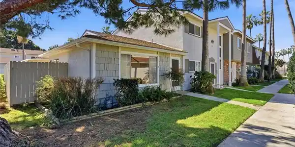 8225 Foxhall Drive
