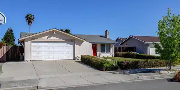 2015 Autumntree Court