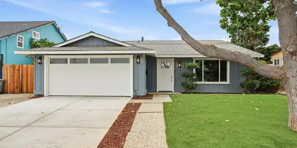3044 San Andreas Dr