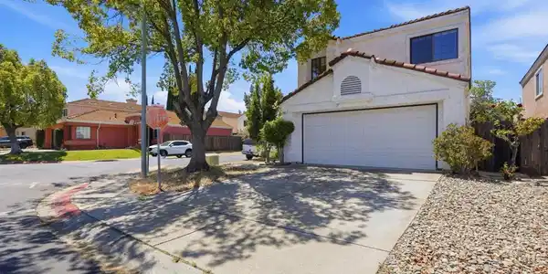 1032 Burnham Dr