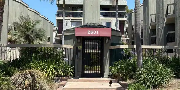 2601 E 19th