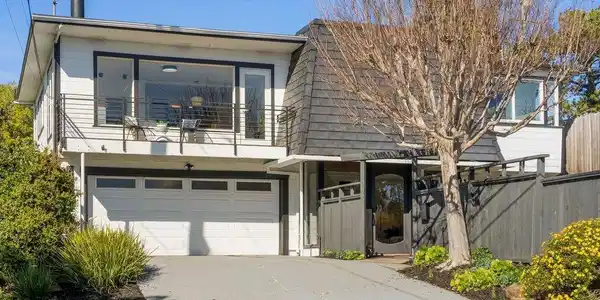 6715 Canyon Trail