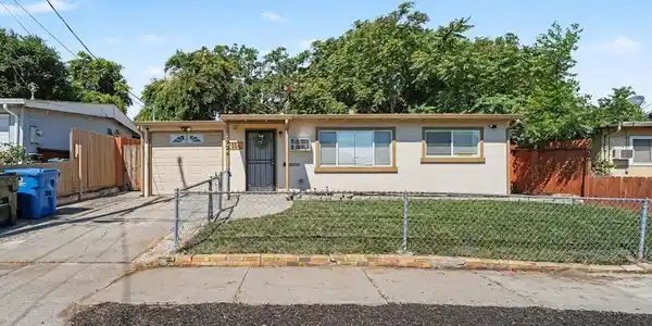 2924 Elizabeth Ln