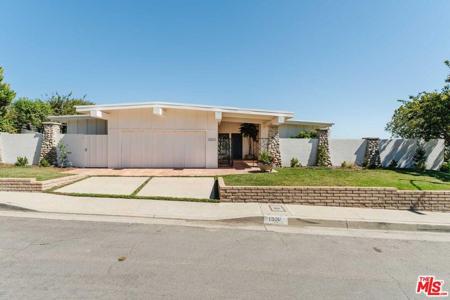 1300 Duende Lane