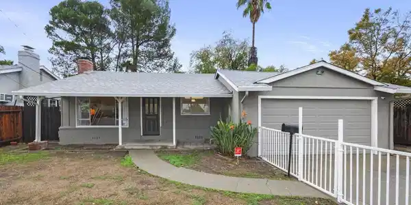 1867 Toyon Dr