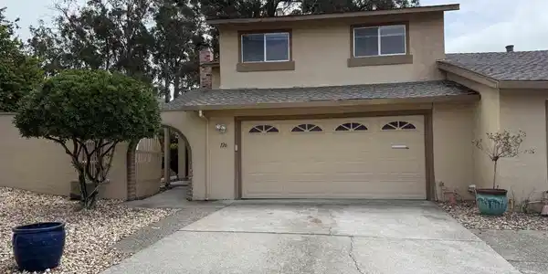 126 Woodview Ct