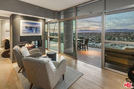 13700 Marina Pointe Drive