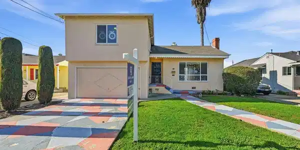 2241 2241 Estabrook Cir