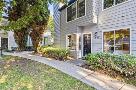 1640 Parkview Green Circle